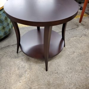 End Table with a shelf - Image 1