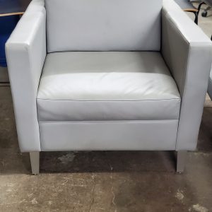 Gunlocke Lounge Chair with arms - Image 1