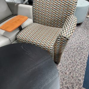 Tablet arm chair - Image 1