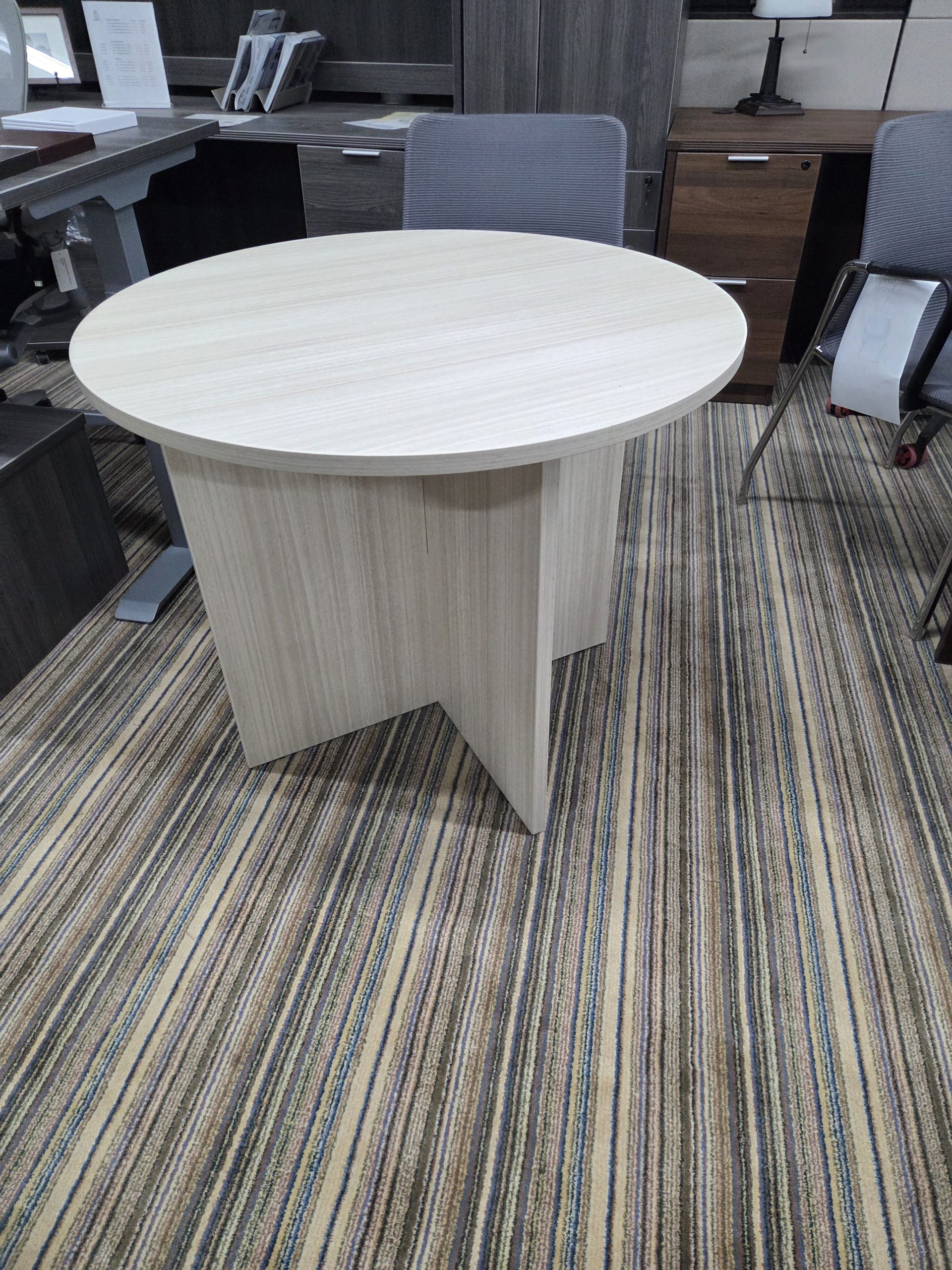 36″ Round Table